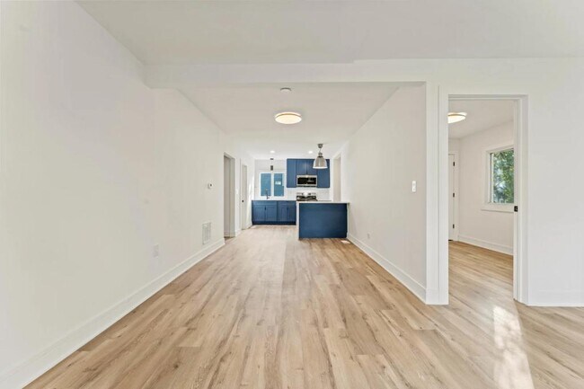 Building Photo - 18241 Ridgewood Ave