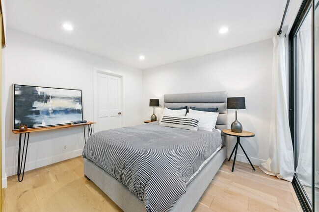 Building Photo - 6502 Dume Dr
