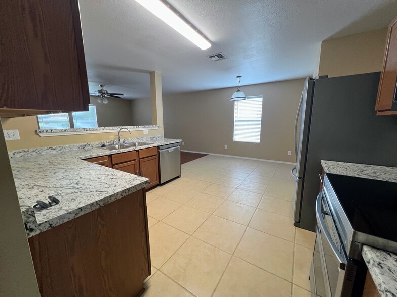 Building Photo - 3803 Ponderosa Bnd