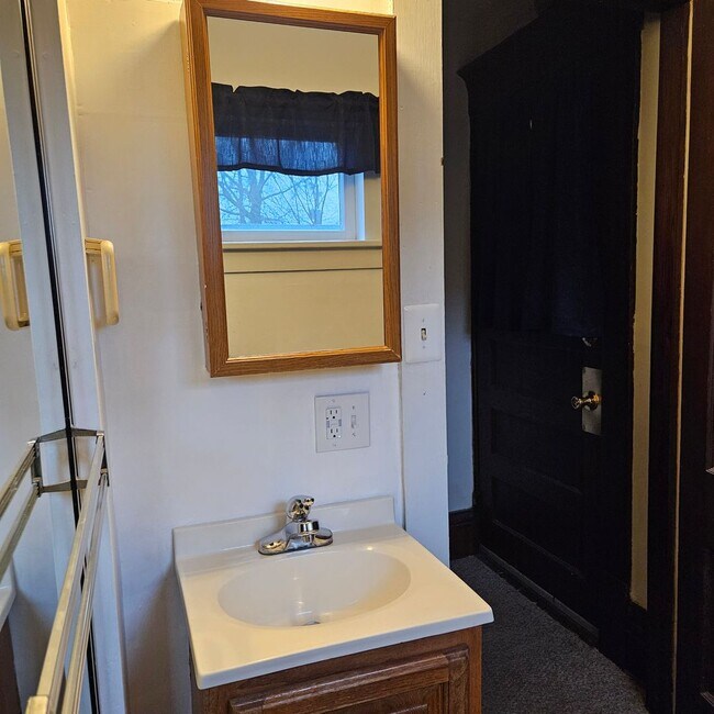 Building Photo - 118.5 W Walnut St