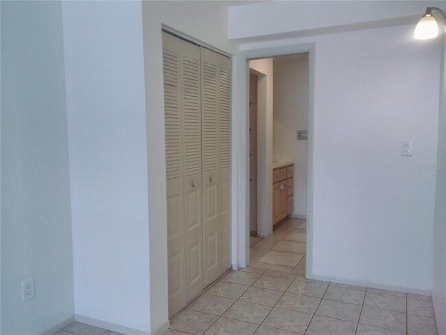 Building Photo - 313 Dirksen Dr