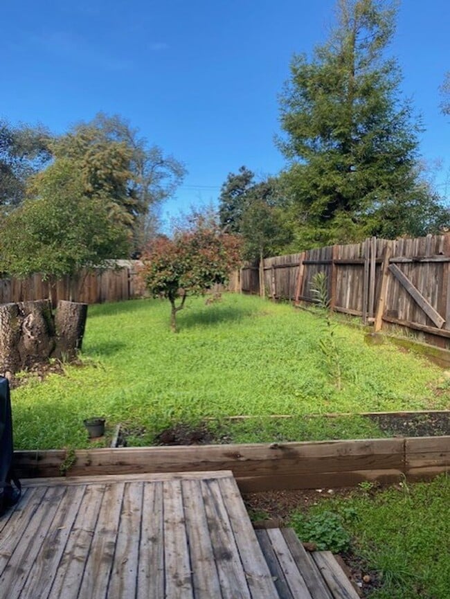 Building Photo - Nice Home in East Redding!