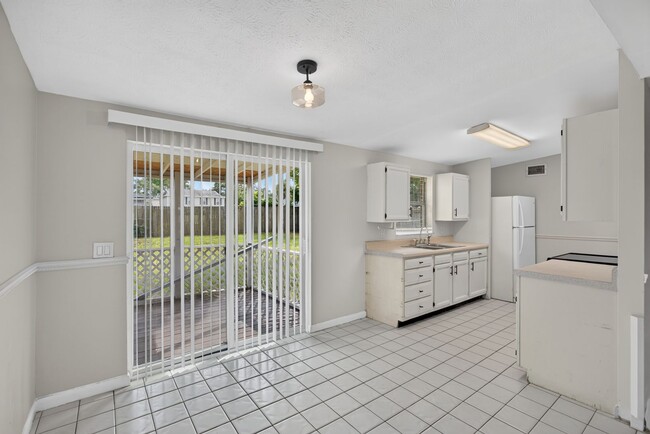 Building Photo - 87 Saratoga Cir S