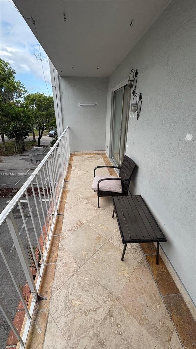 Building Photo - 1407 NE 56th St