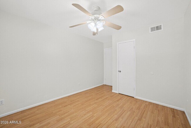 Building Photo - 1137 E Bishop Dr