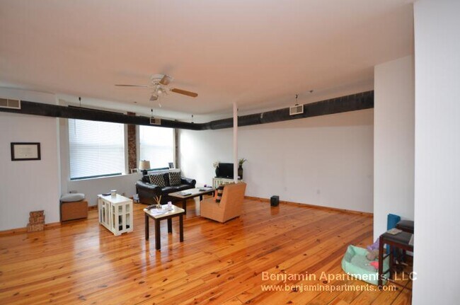 Building Photo - 600 Columbia Rd