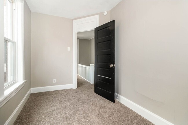 Building Photo - 3 bedroom home Section 8 Approved!