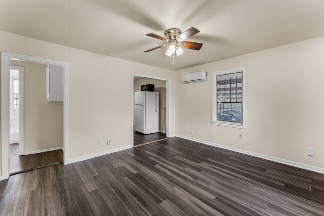 Building Photo - 820 Pecan Ave