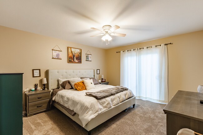Building Photo - Modern and Updated 3bd/2b Home for Rent in...