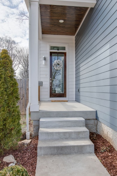 Building Photo - 2815 W Kirkwood Ave