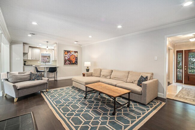 Building Photo - 743 Bison Dr