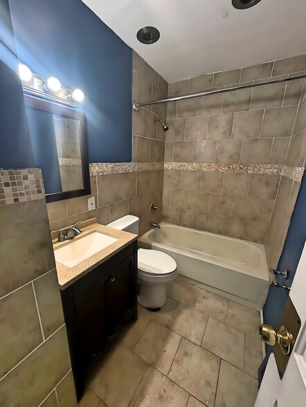 Bathroom - 1464 E 195th St