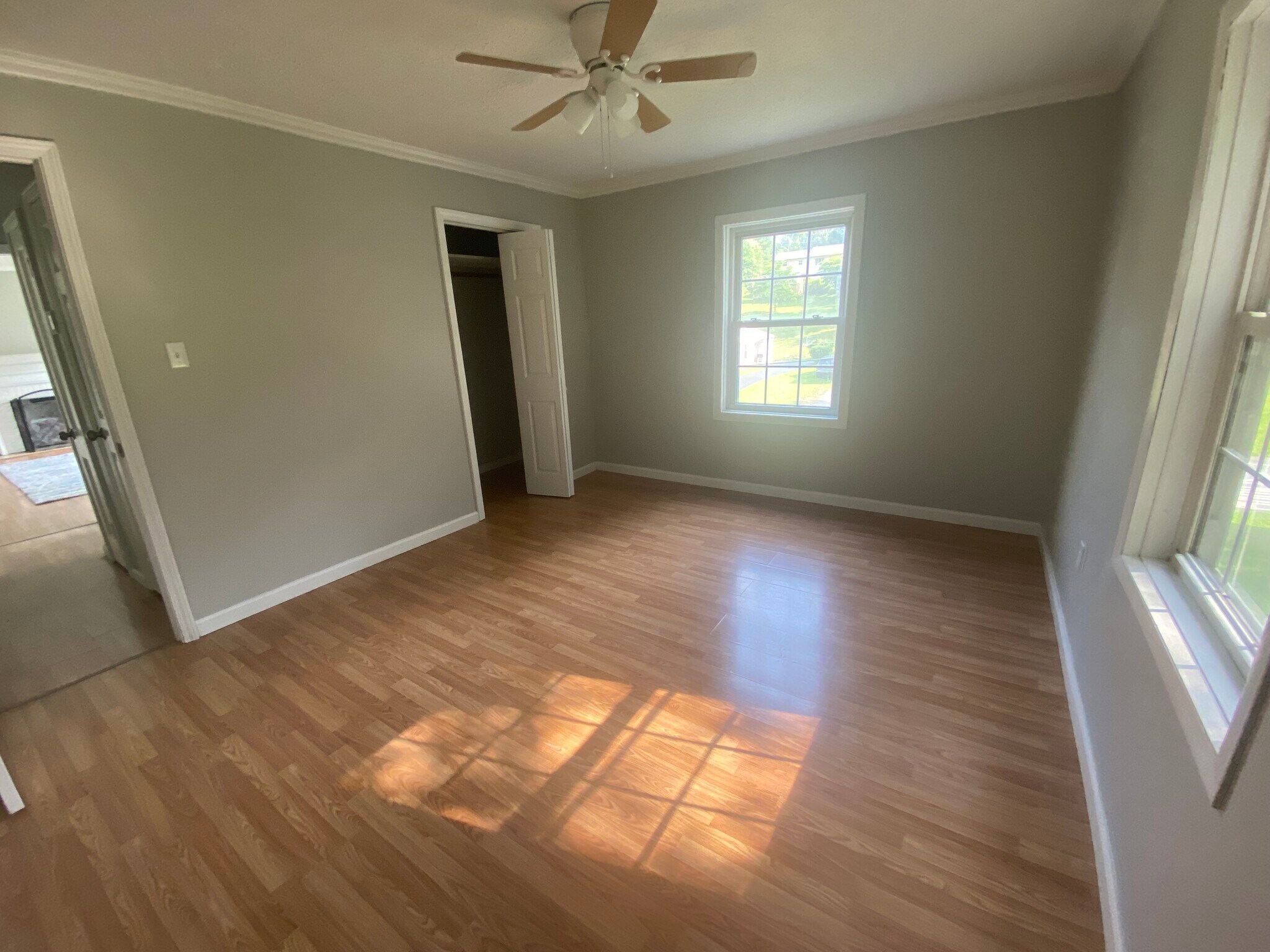 Master bedroom - 776 Valley Dr