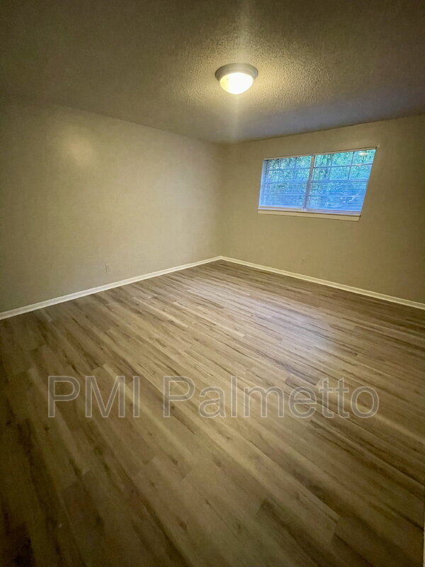 Building Photo - 1900 Tall Pines Cir