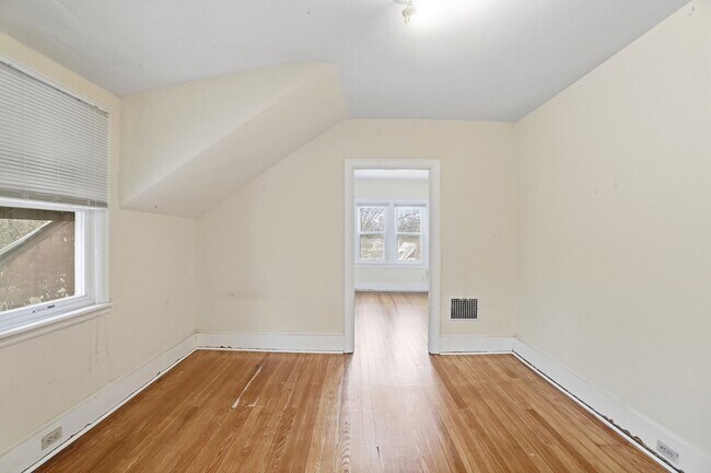 Building Photo - 3523 Clifton Ave