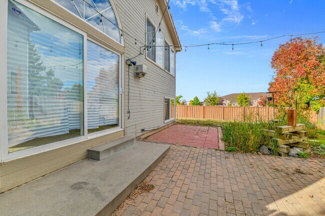 Building Photo - $2,795, 3-bed, 2-bath, located in Denver.