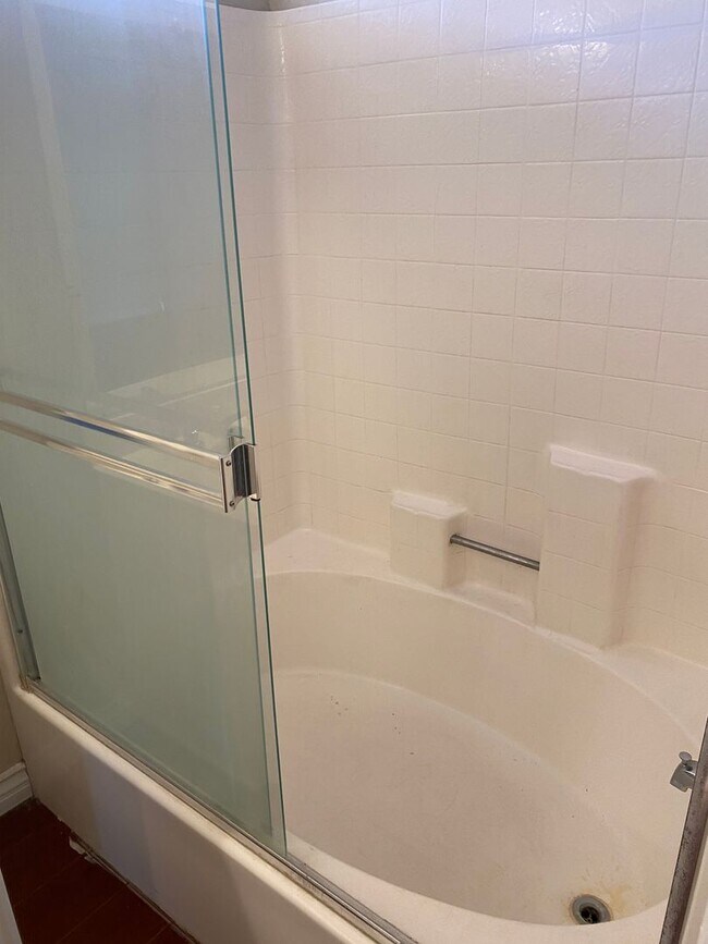 Building Photo - *Special* Large open concept 3 bedroom 2.5...