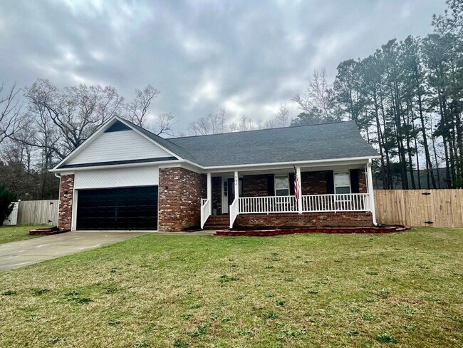 Building Photo - Charming 4 bedroom 3 bath in Raeford!