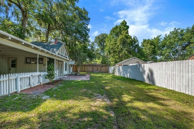 Building Photo - 1010 Cherry Laurel St