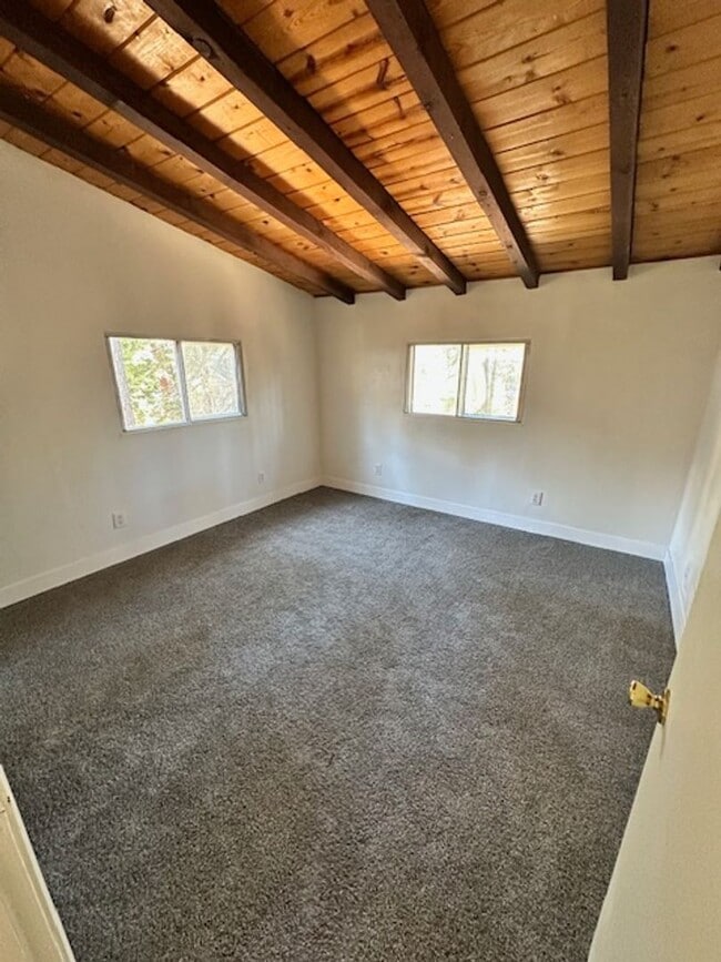 Building Photo - Newly updated pet friendly 4Bd 3Ba home! C...