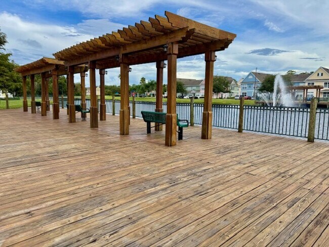 Building Photo - Fully Furnished 4 Bedroom 3 Bath Townhome ...