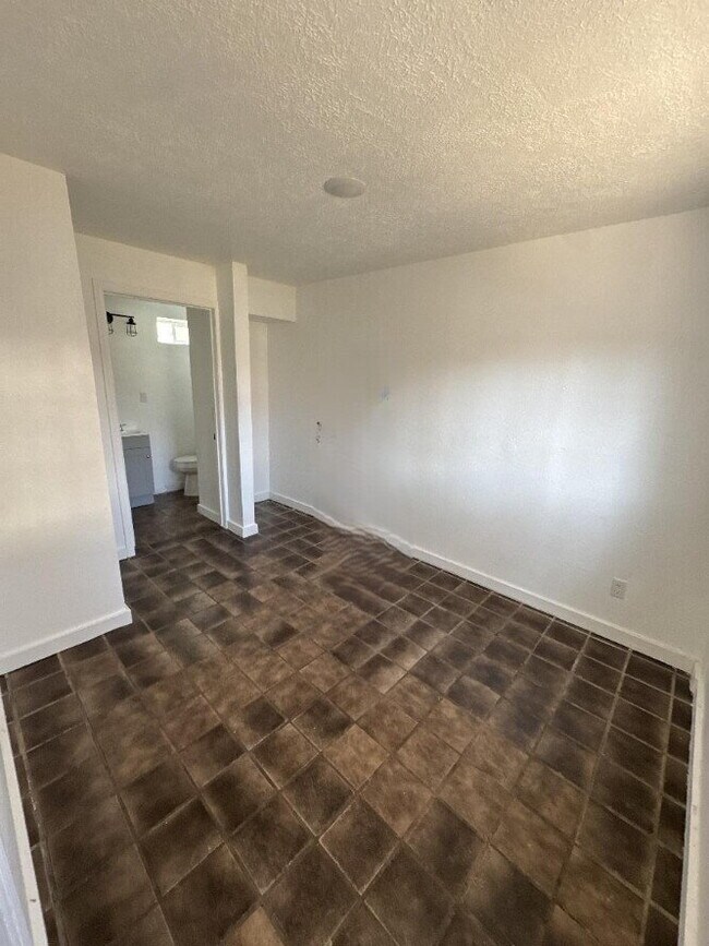 Building Photo - Charming Downtown Studio Apartment Perfect...