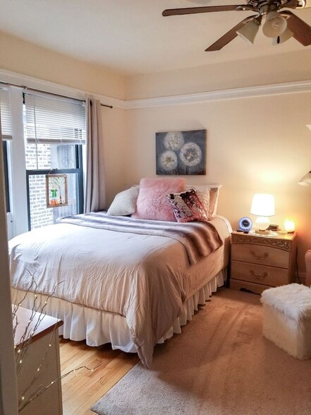 Building Photo - 538 W Cornelia Ave