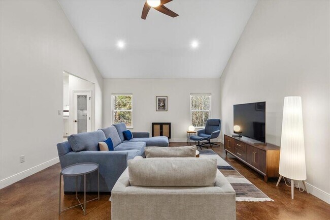 Building Photo - 107 Keamuku Ct