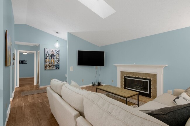 Building Photo - Charming Home at the Base of Old Mission Peninsula