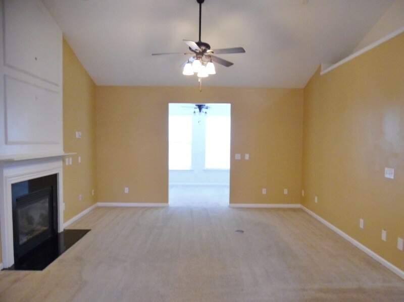 Building Photo - 422 Plamondon Dr