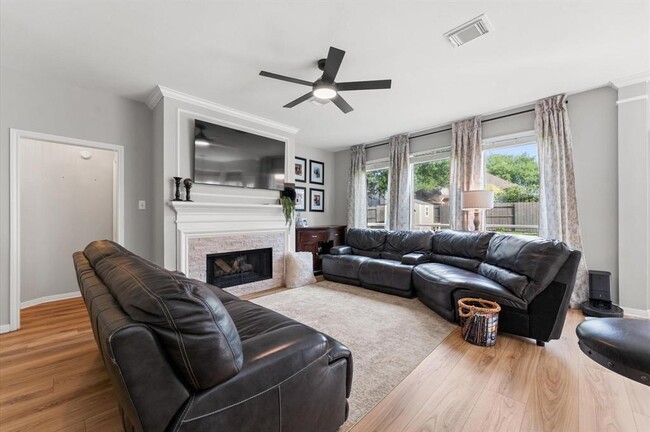 Building Photo - 15407 Cumberland Oak Way