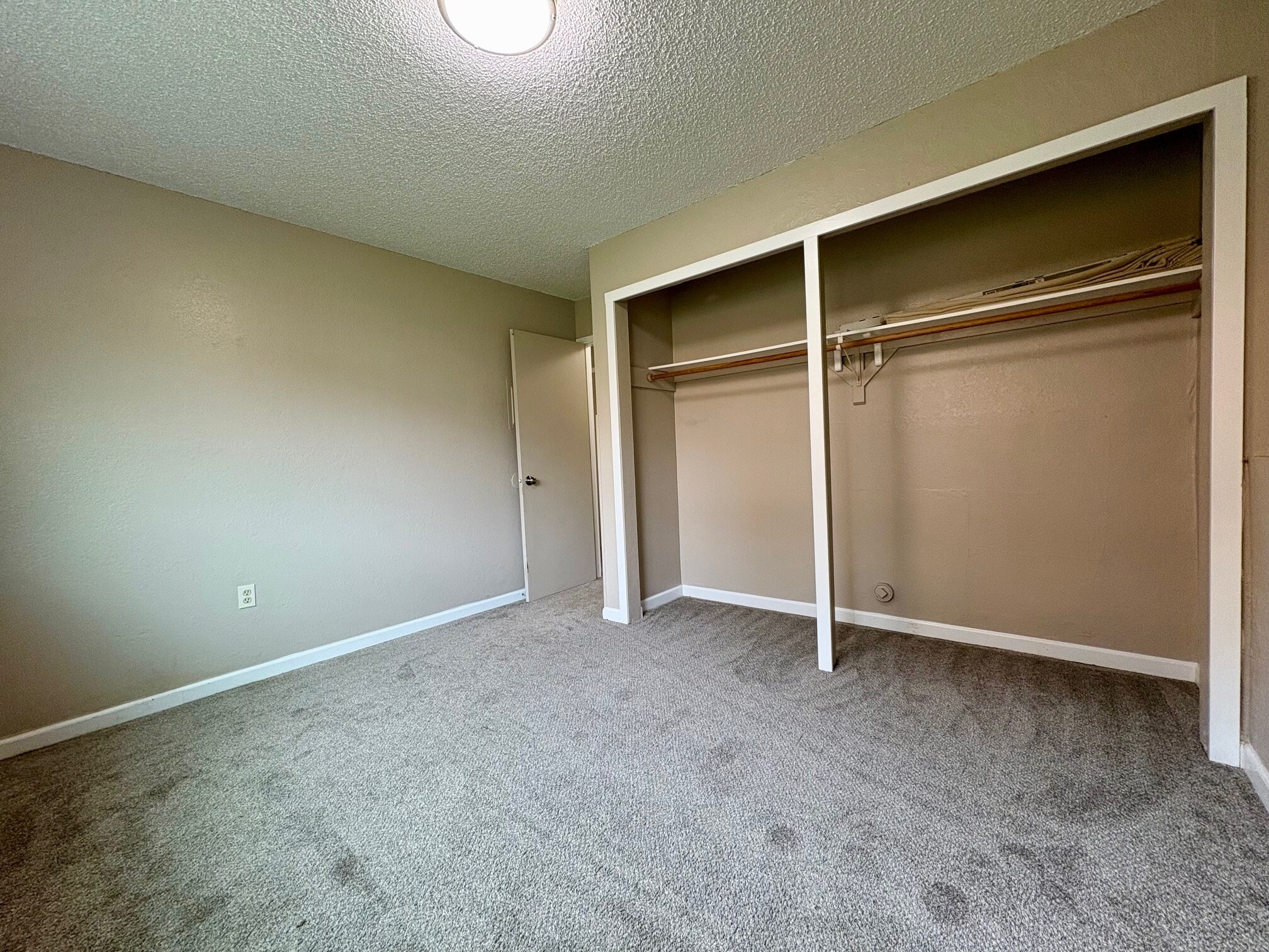 bedroom - 917 E 46th Ct