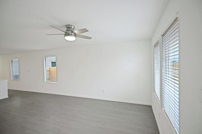 Building Photo - 2423 Shady Grv