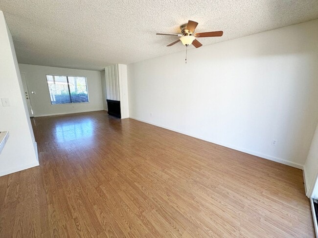 Building Photo - 3 Bdrm/2.5 Bath in Criterion Townhomes Com...