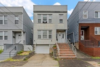 Building Photo - 296 Pearsall Ave