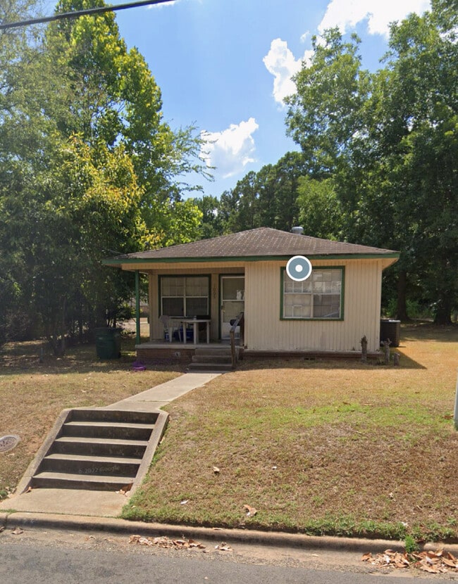 Primary Photo - 1005 Sanford St