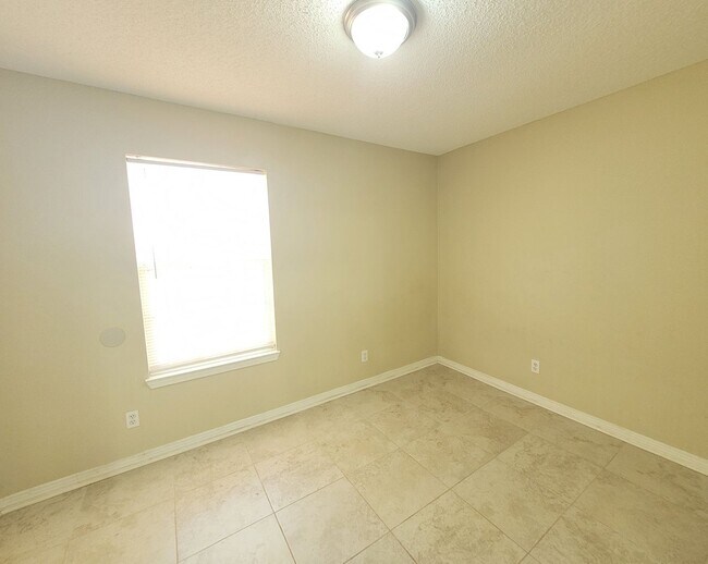 Building Photo - 6506 Colonial Dr