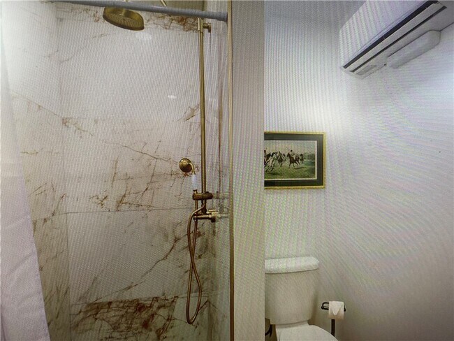 Building Photo - 911 S Main St