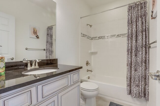 Building Photo - 3 bed 2.5 bath Townhome in Northwest Denver