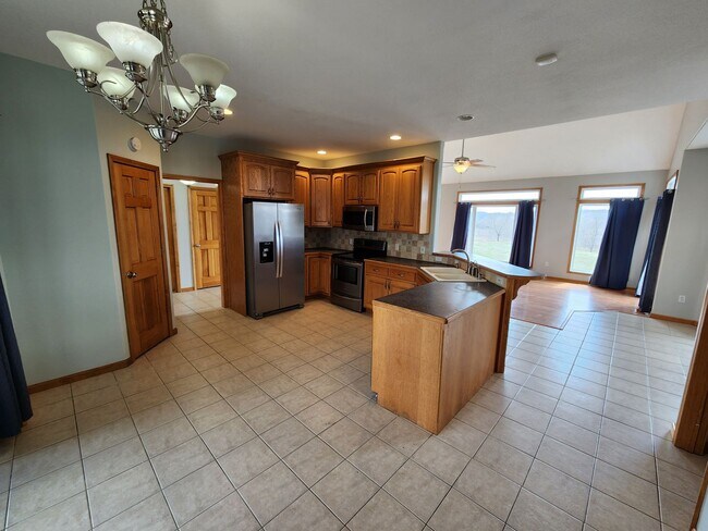 Building Photo - New price! Enjoy country living and seclus...