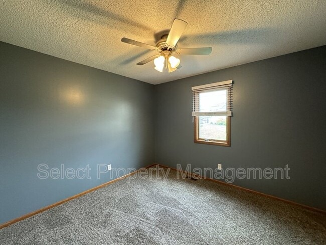 Building Photo - 627 Benderlock Way