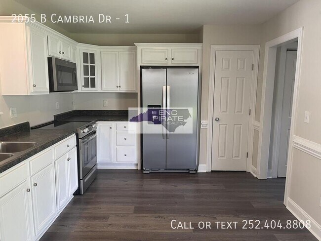 Building Photo - 2055B Cambria Dr