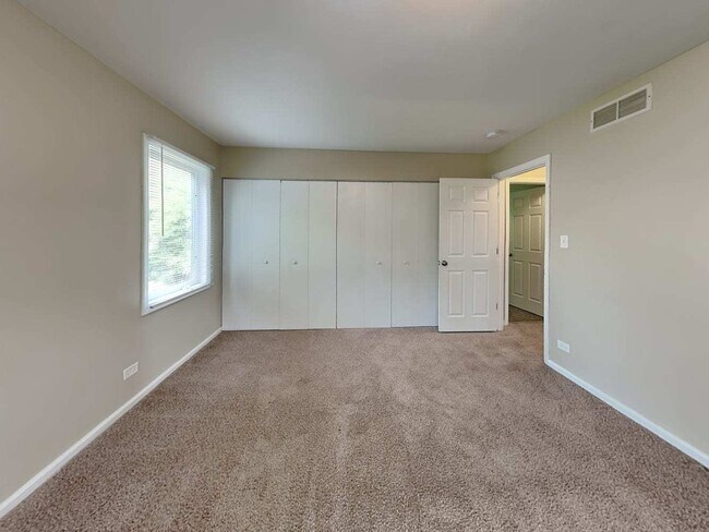 Building Photo - 159 E Timberlane Dr