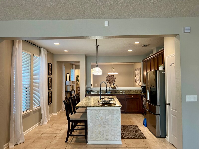 Building Photo - 700 Briar View Dr