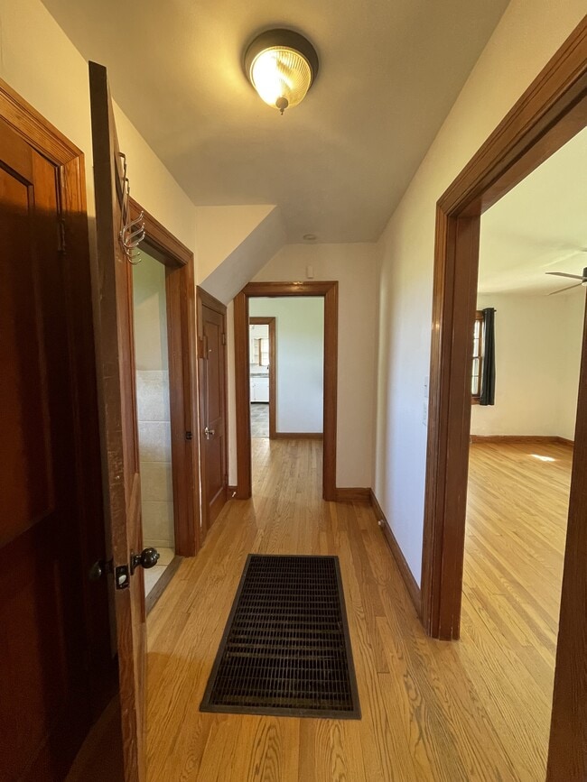 Building Photo - 162 Oak Grove Dr