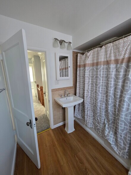 Building Photo - 409 Alice St