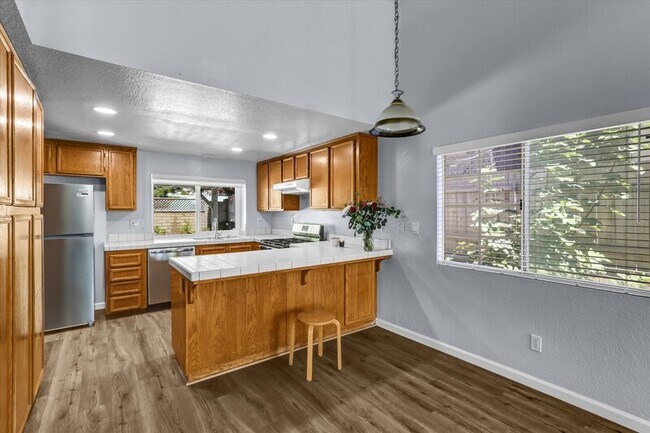 Building Photo - 625 Forester Ln