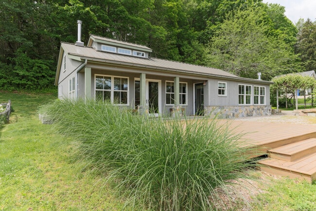 Primary Photo - 3700 Durham Rd