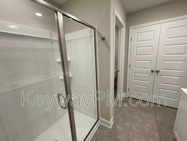 Building Photo - 3099 Venetian Dr