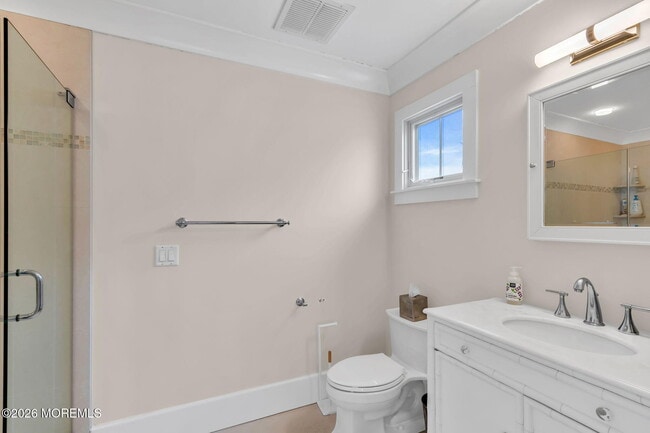 Building Photo - 513 Morris Ave